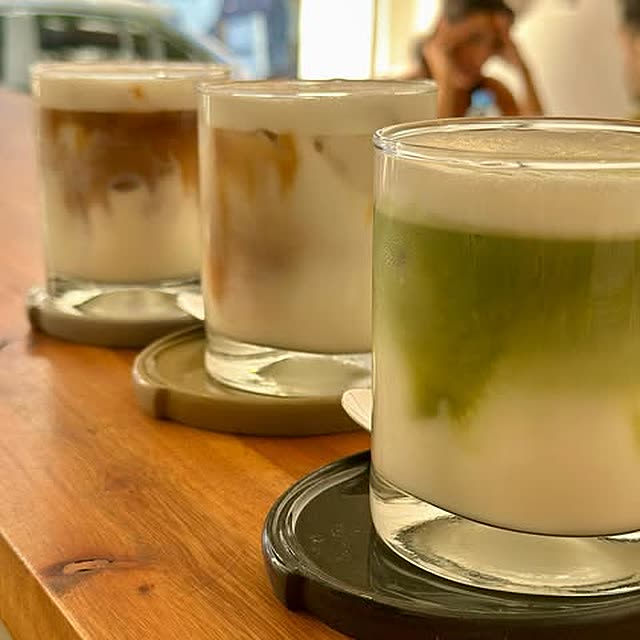 Bebidas frías de especialidad en la barra